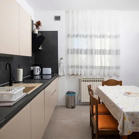 Olive Garden - A2 First Floor - Mpolo Appartement *