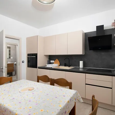 Olive Garden - A2 First Floor - Mpolo 아파트 메덜린