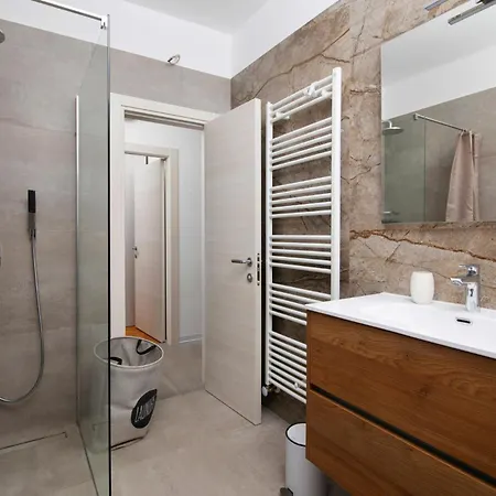 Olive Garden - A2 First Floor - Mpolo Apartman