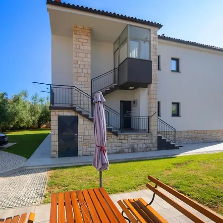 Olive Garden - A2 First Floor - Mpolo Apartman